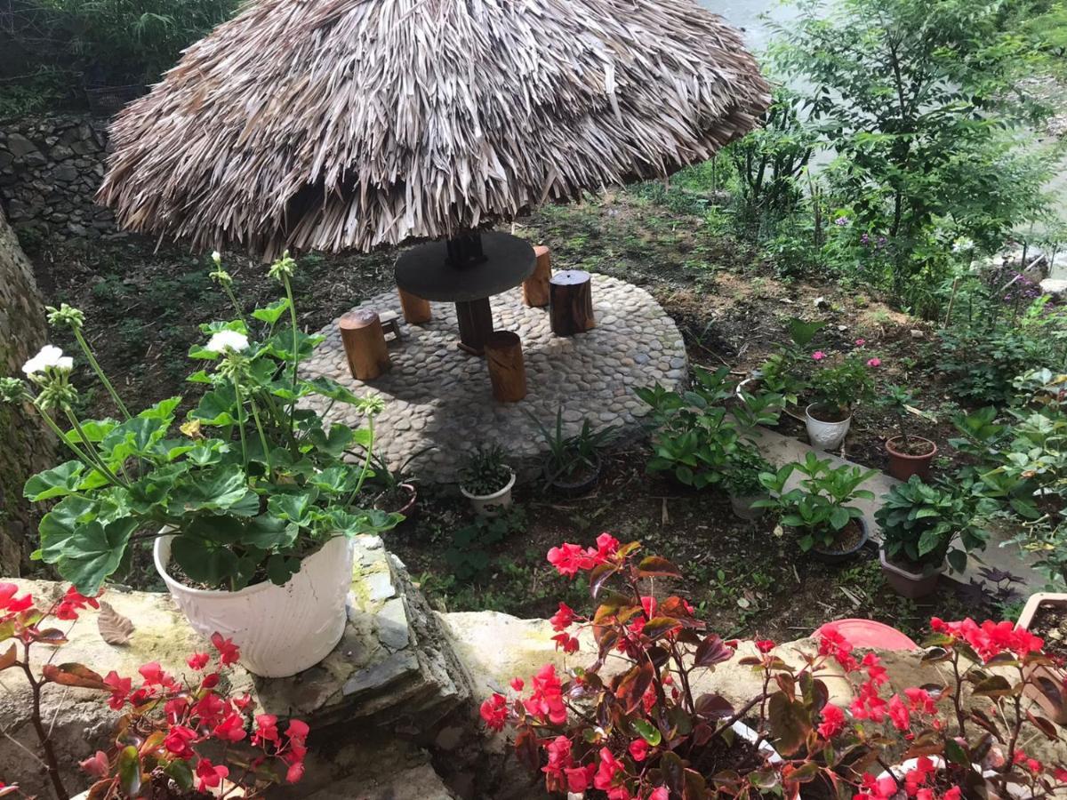 Dong Suoi H'Mong Homestay & Bungalow - Trek & Vegetarian Food Mu Cang Chai Exterior photo